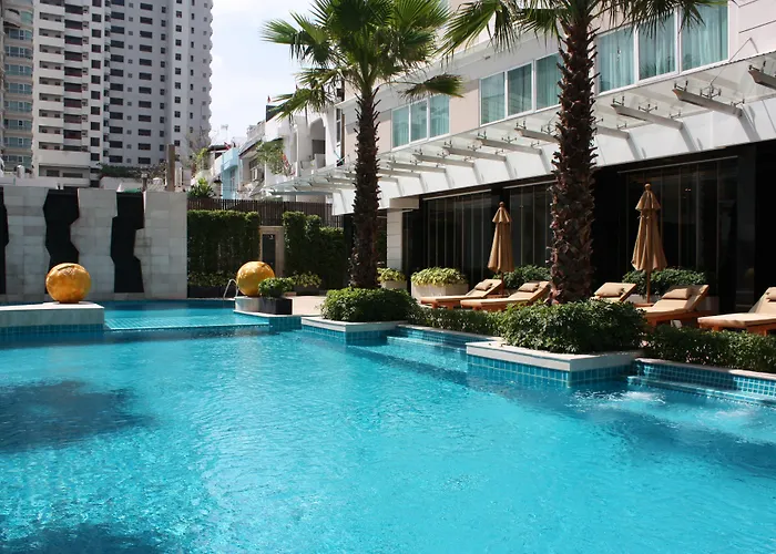 Hotel Novotel Living Sukhumvit Legacy 4*