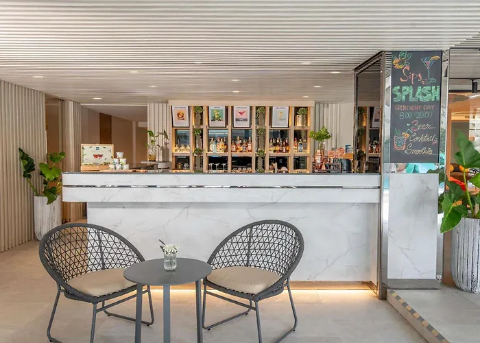 Novotel Living Sukhumvit Legacy Hotel 4*